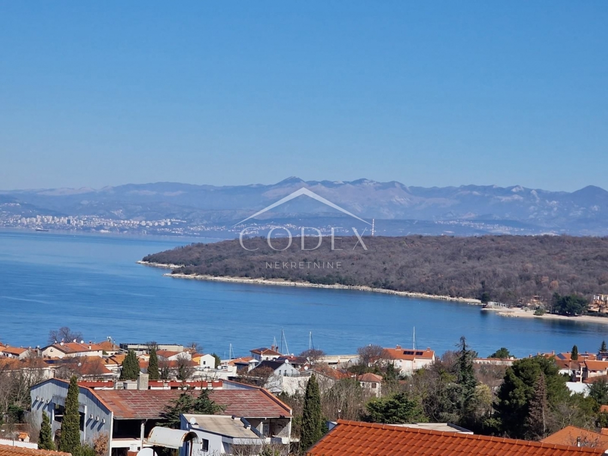 Njivice - prodaja prostorne hiše s pogledom na morje!