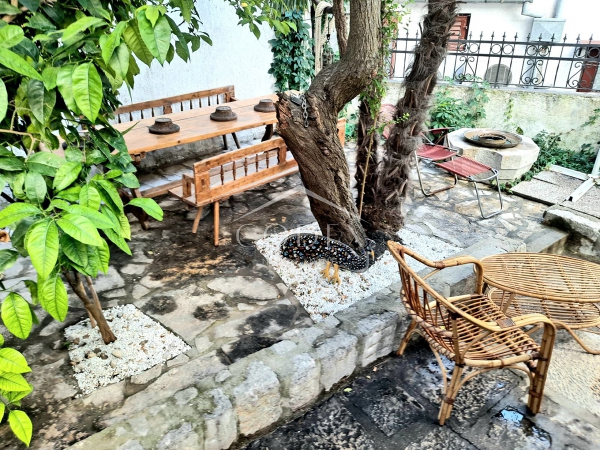 Krk - prodamo kamnito hišo, 25 m od morja