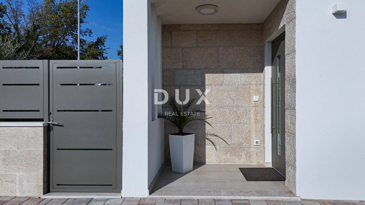 OTOK KRK, MALINSKA (okolica) - Dvojček hiše z bazenom - opremljen in takoj vseljiv!