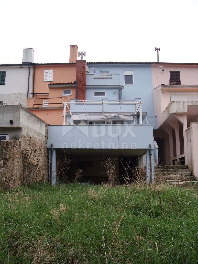 Otok Krk, Baška (okolica) - Obnovljena hiša z dvema apartmajema
