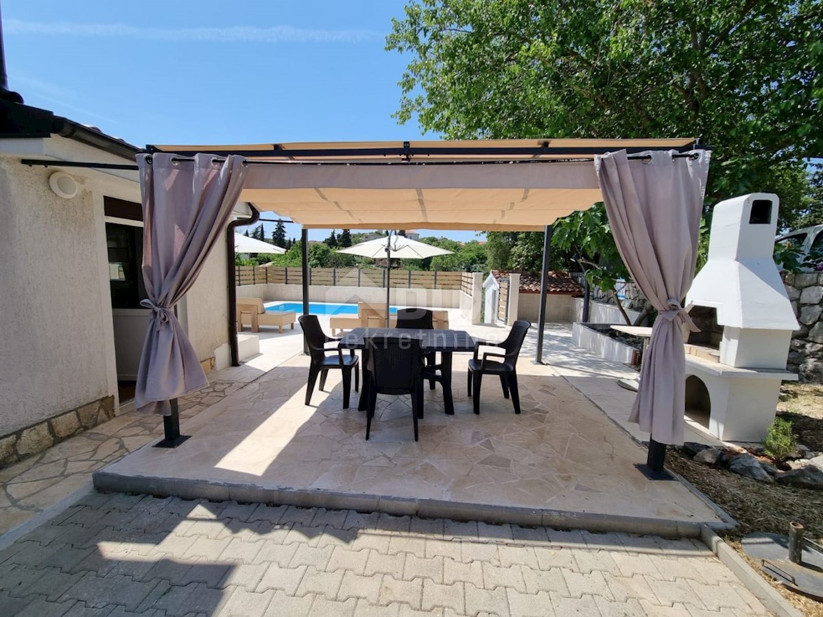 OTOK KRK, MESTO KRK (okolica) - Obnovljena hiša z bazenom