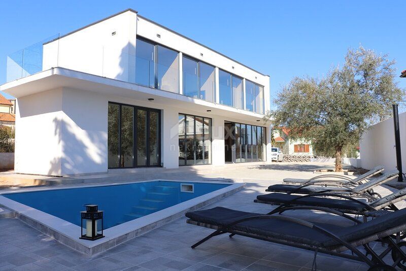 OTOK KRK, POLJICA (okolica) - Moderna vila 4s+sb, bazen, žar, parking