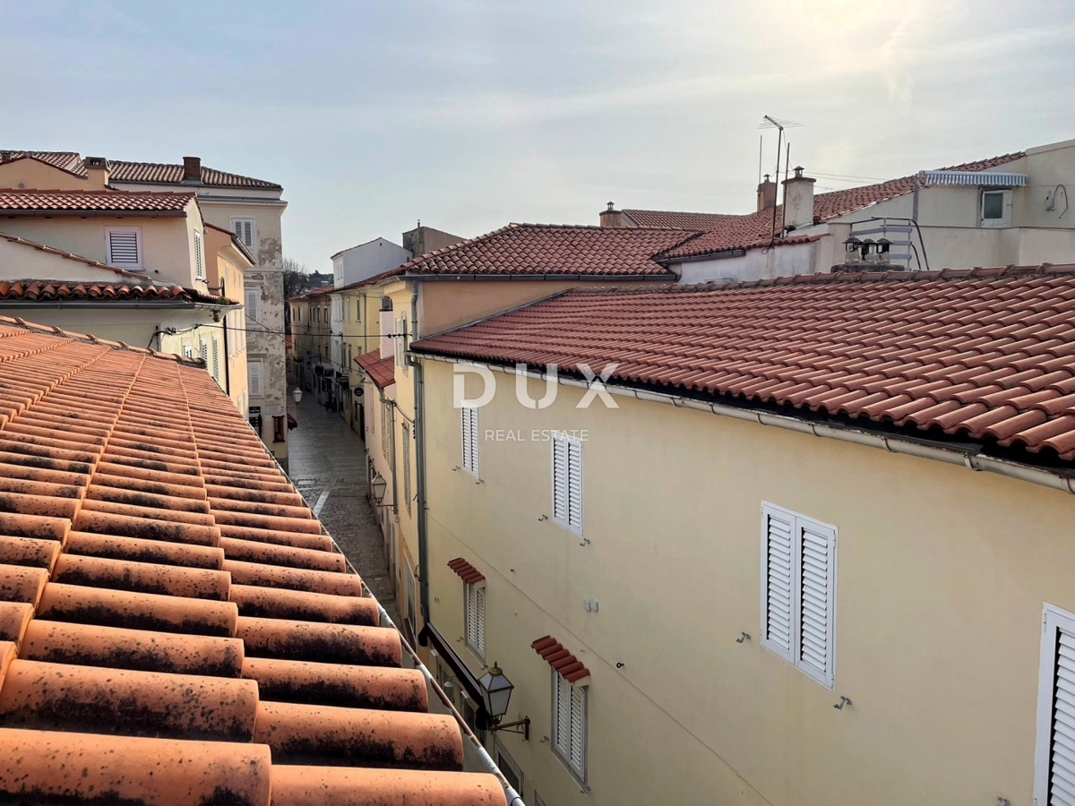 OTOK KRK, MESTO KRK - Redkost na trgu! Zgodovinska hiša v samem središču mesta