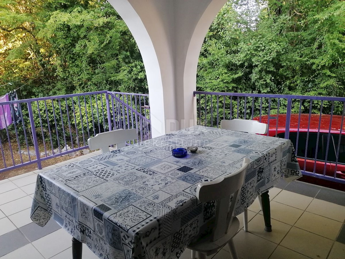 OTOK KRK, DOBRINJ, HLAPA - hiša z dvema apartmajema