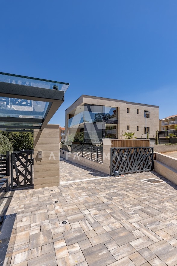 Malinska, novozgrajeno luksuzno stanovanje v pritličju z bazenom!! ID 108