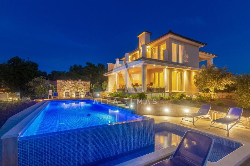 Malinska, okolica, mediteranska kamnita vila z bazenom in pogledom na morje!! ID 255