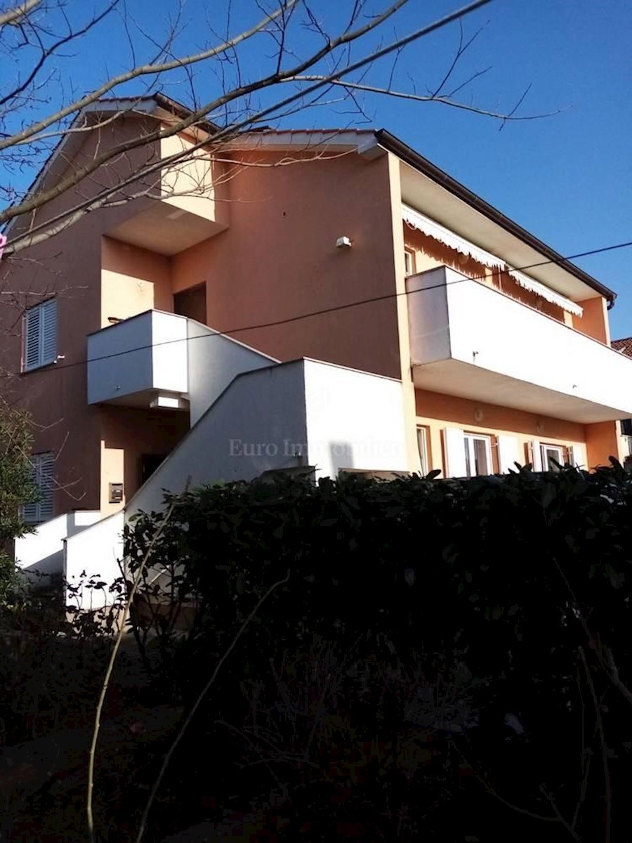 PRILOŽNOST - mesto Krk, prodaja apartmajske hiše