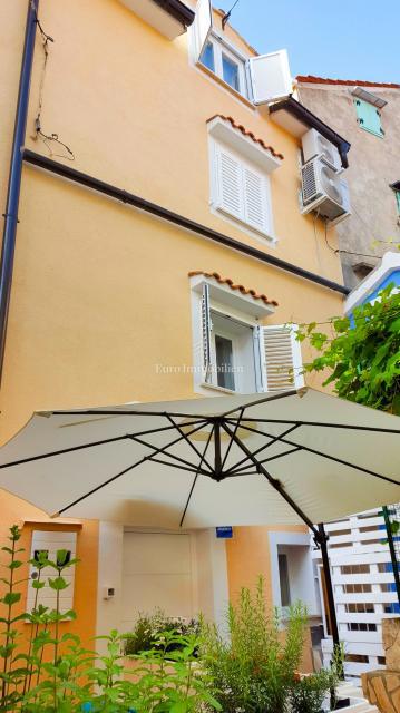 Baška - prenovljena kamnita hiša z dvema apartmajema