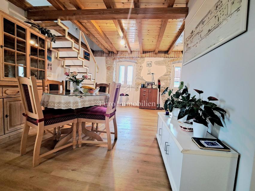 Mesto Krk - prenovljena kamnita hiša v središču mesta