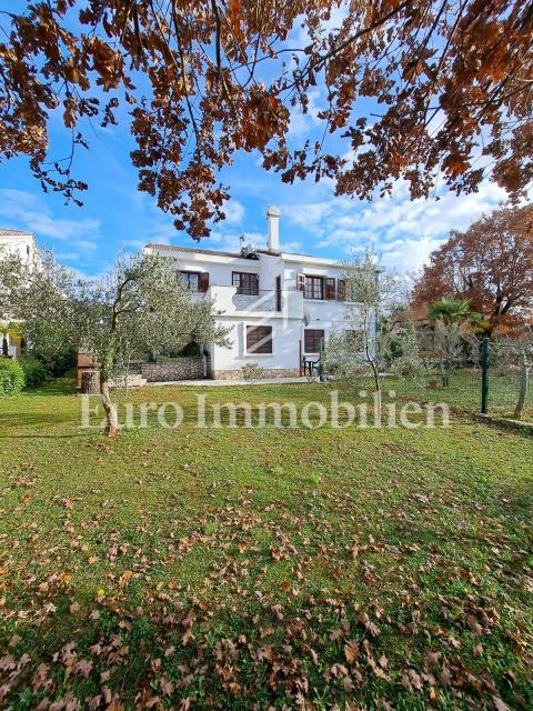 Samostojna hiša z velikim vrtom - Njivice, otok Krk