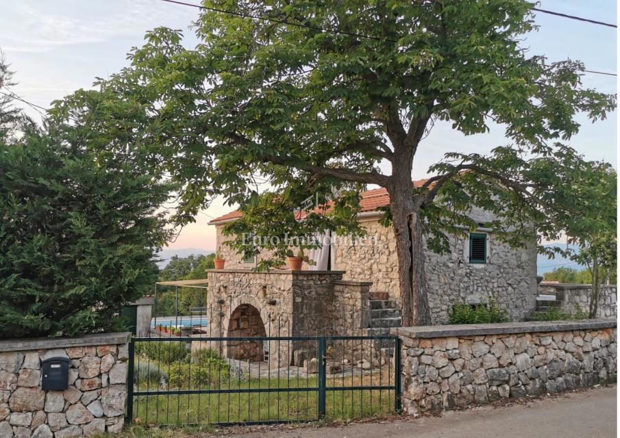 Kamnita hiša z bazenom - otok Krk