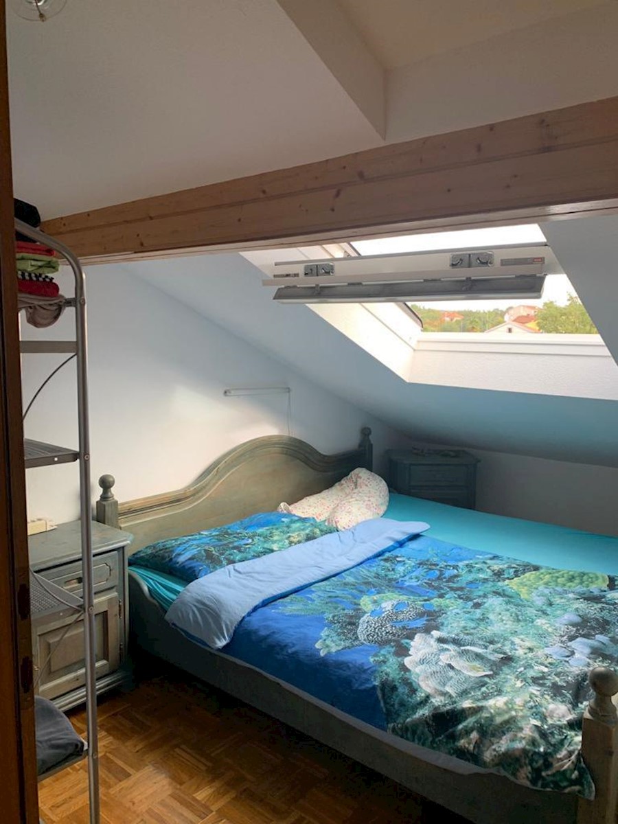 Otok Krk, Malinska, dvosobni stan s predivnim pogledom na more!