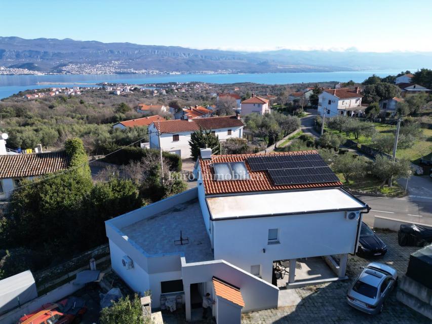 Šilo - hiša s tremi apartmaji