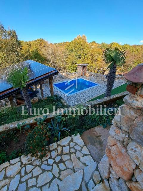 Samostojna hiša z ogrevanim bazenom, Dobrinj - otok Krk