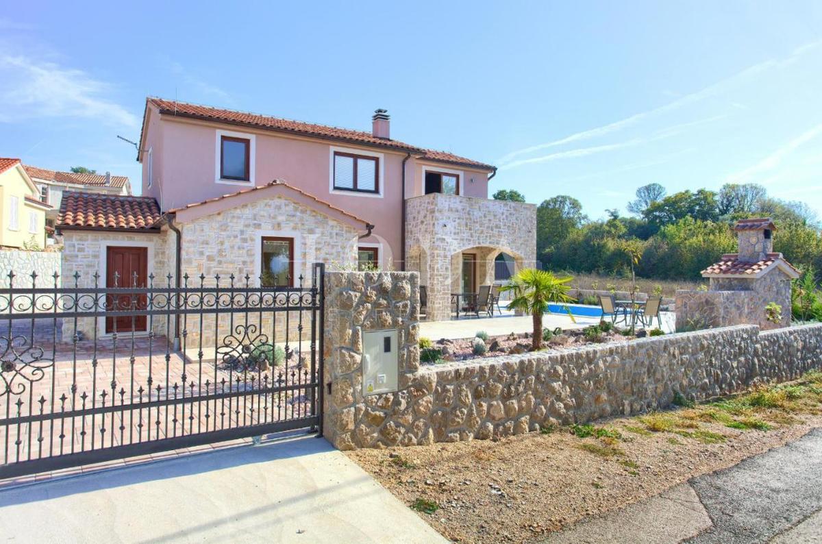 Čudovita vila z bazenom, v bližini Malinske