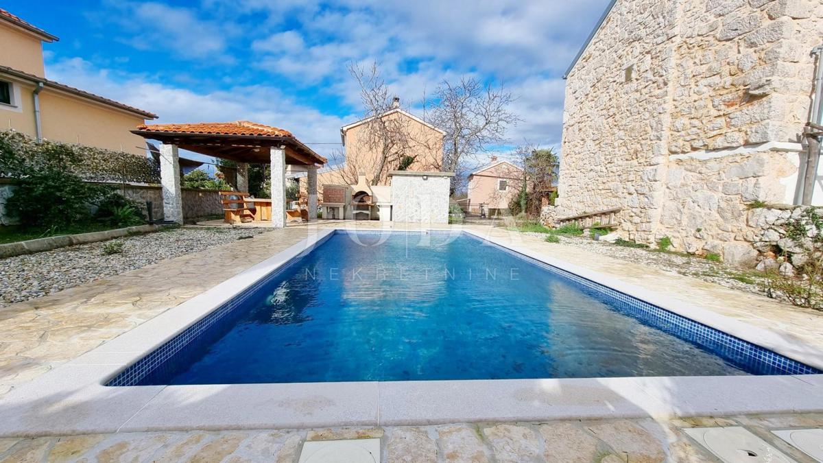 Rustikalna kamnita hiša z bazenom, Malinska, okolica