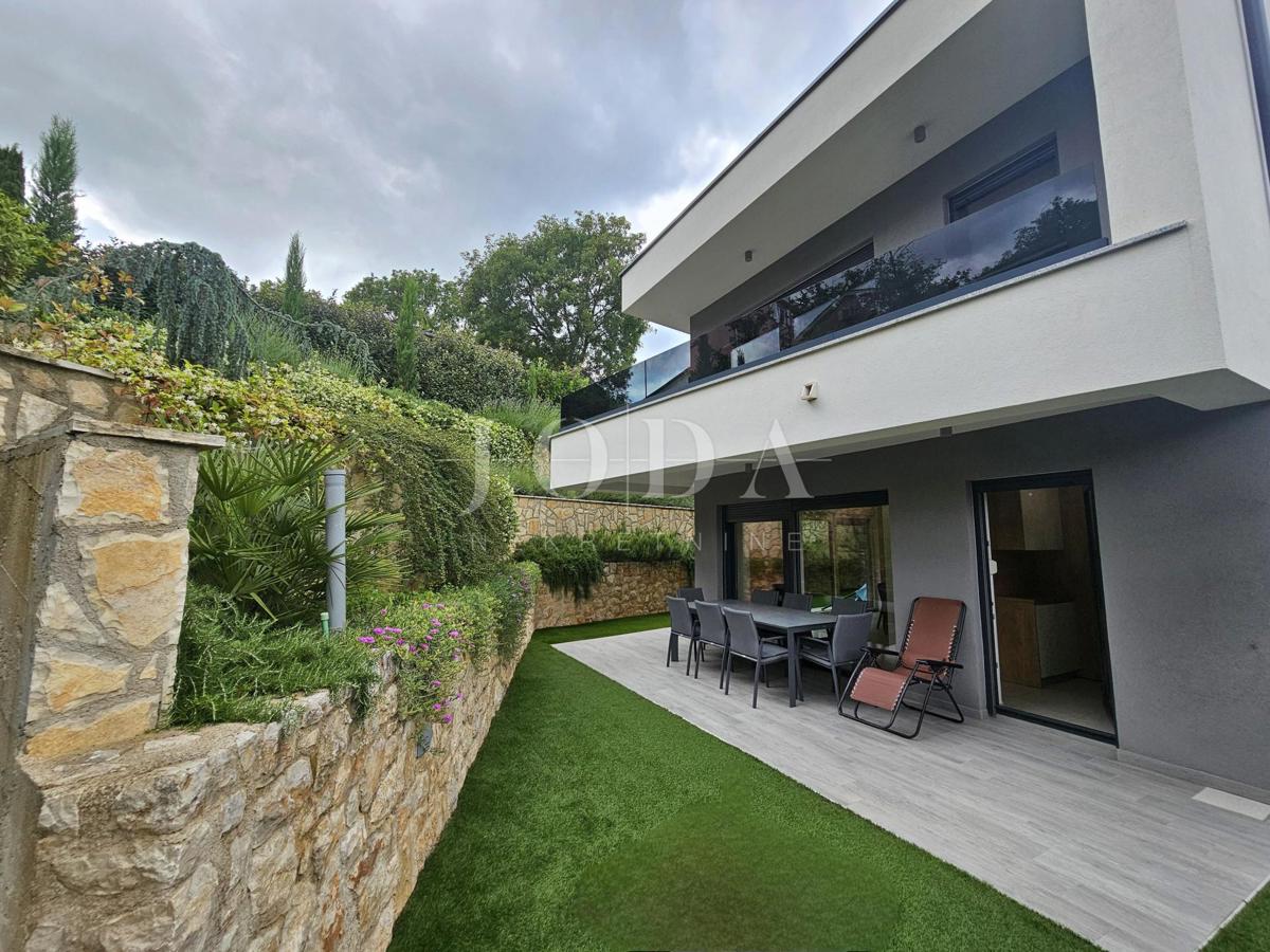 Hiša dvojček na odlični lokaciji, Malinska center