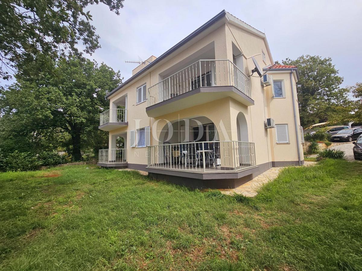 Samostojna hiša s tremi apartmaji, pogled morje - Malinska