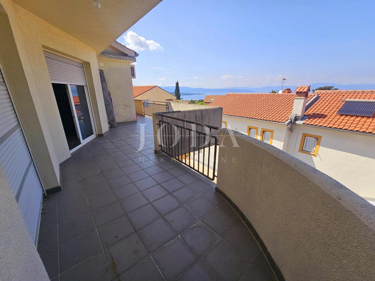 Hiša s tremi apartmaji v bližini Malinske, otok Krk