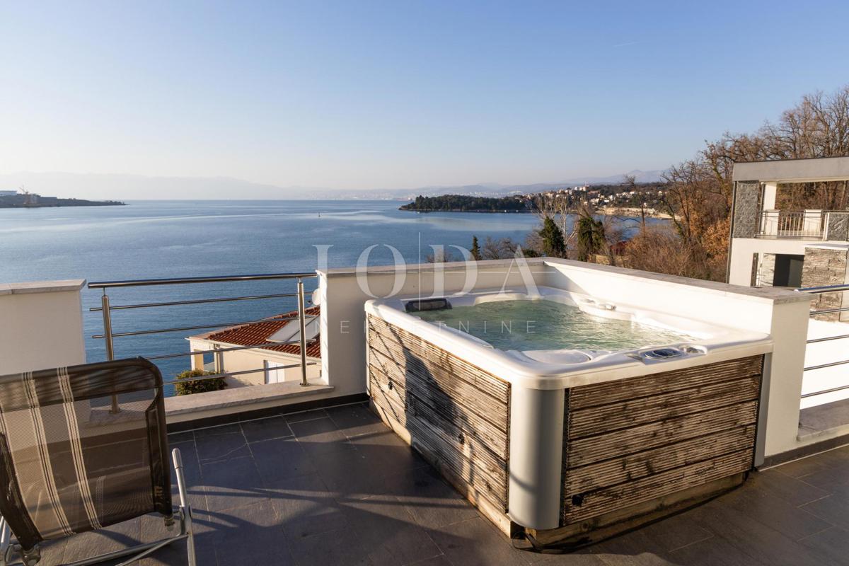 Vila prva vrsta do morja s panoramskim pogledom