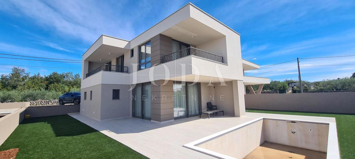 Vila z bazenom in pogledom na morje v bližini mesta Krk