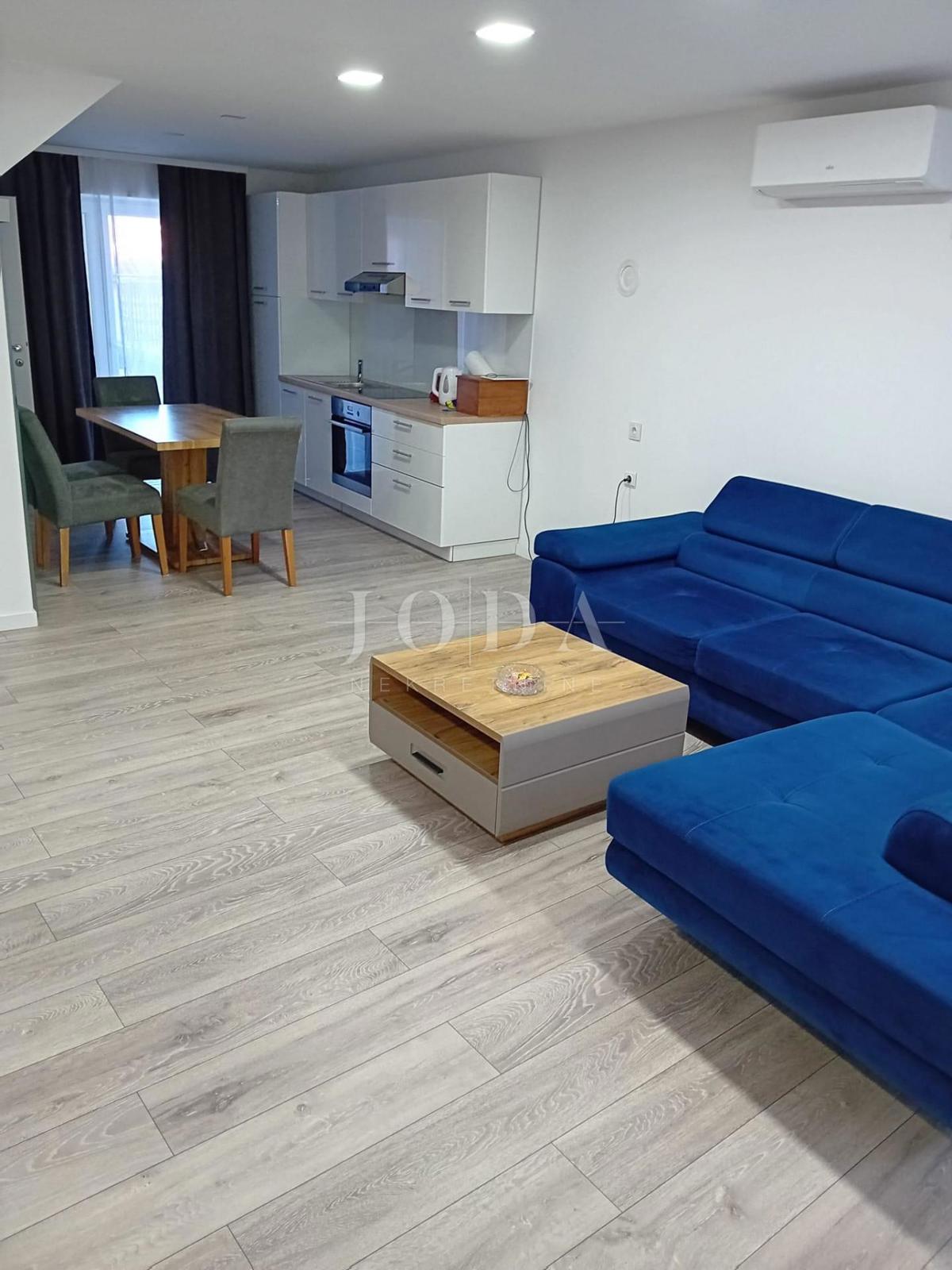 Omišalj, kamnita hiša v centru mesta