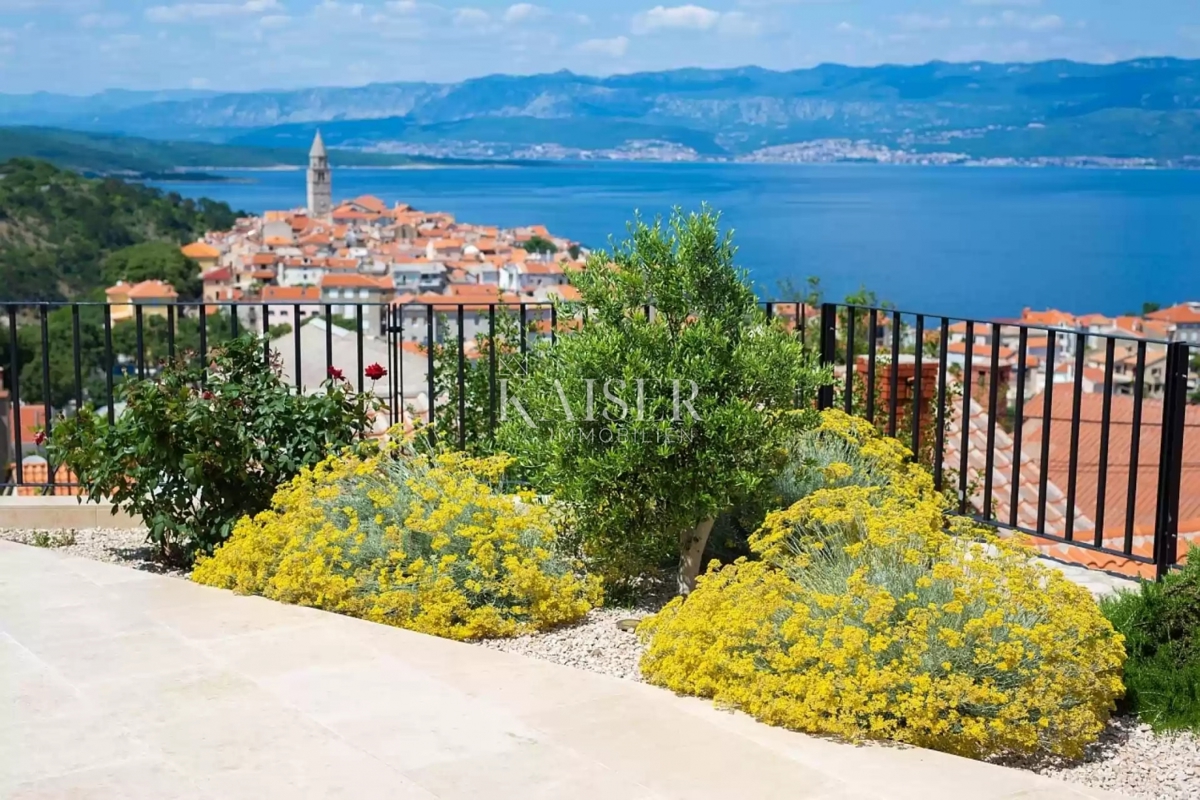 Otok Krk, Vrbnik - moderna vila 127m2 s panoramskim razgledom 