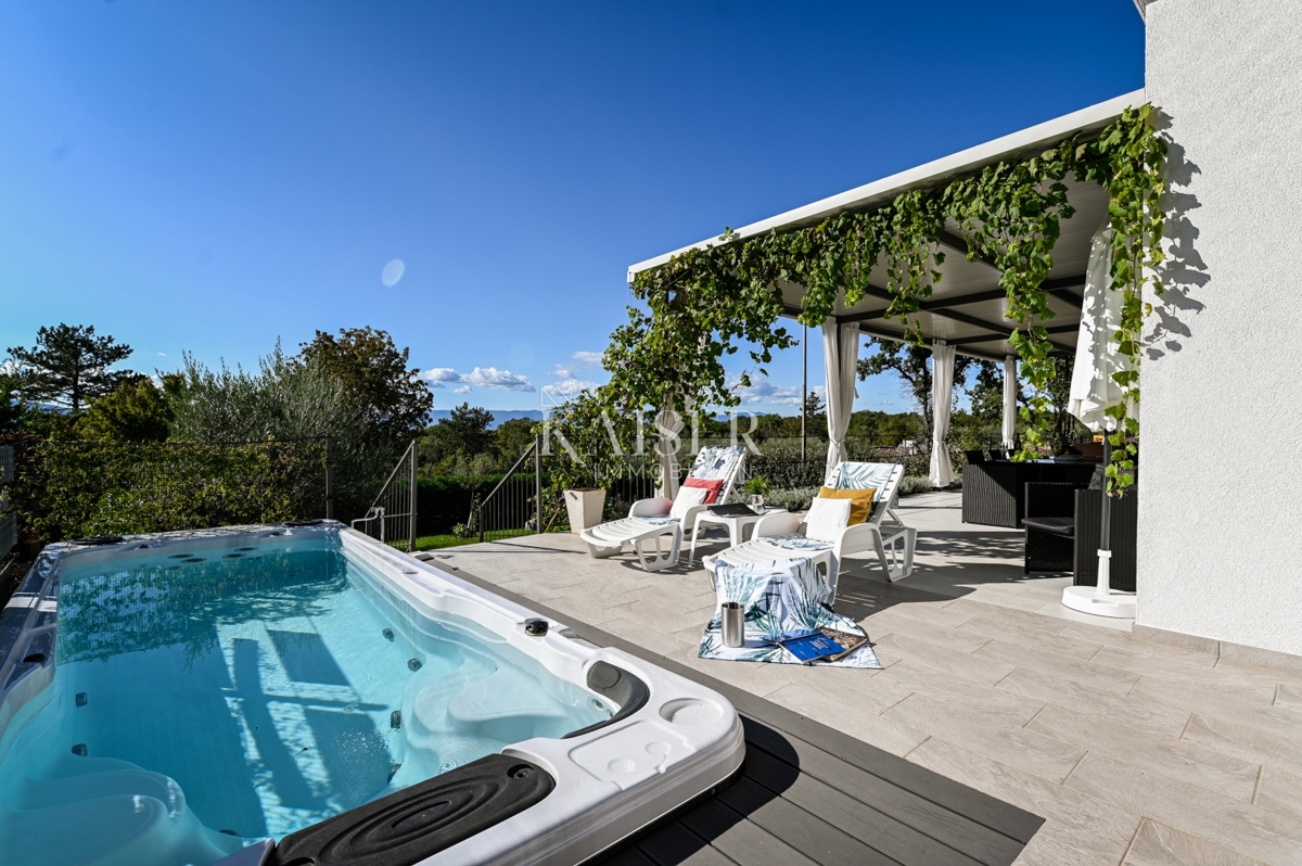 Otok Krk, Malinska - moderna vila 190m2 z bazenom in pogledom na morje