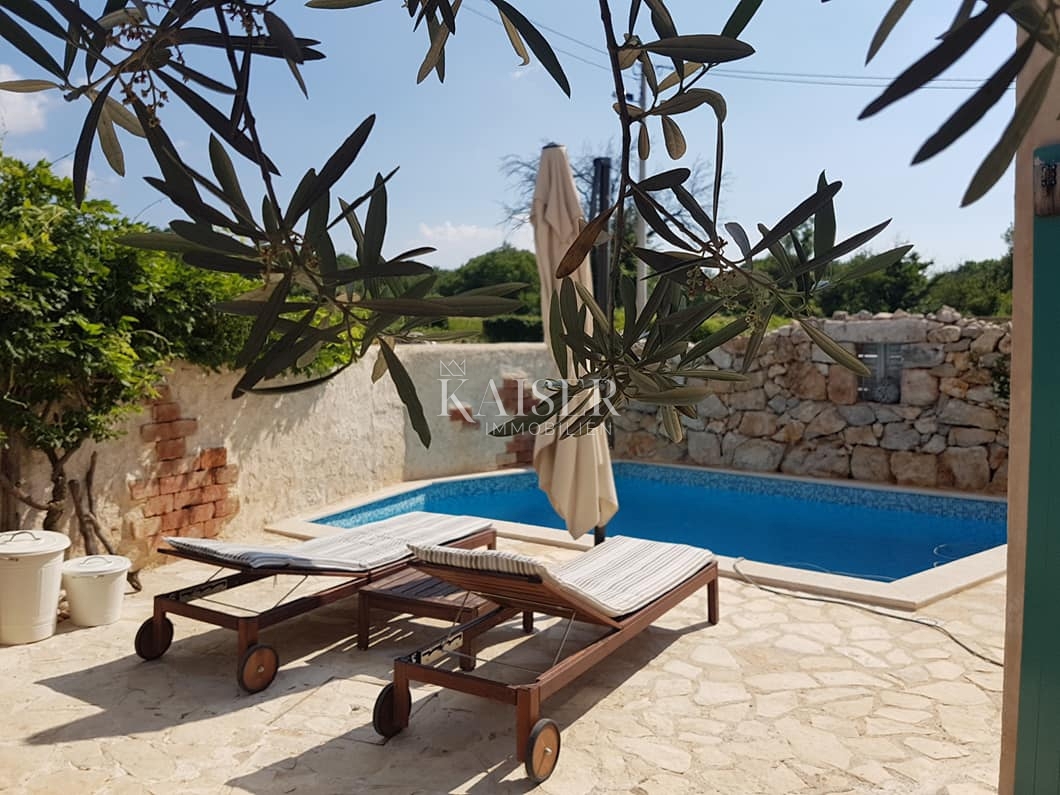 Otok Krk, Malinska - kamnita hiša 120m2 z bazenom