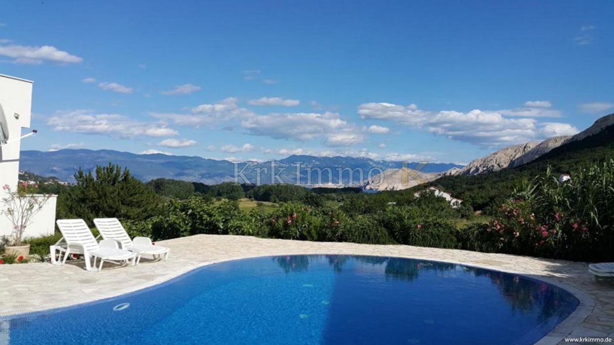 Hiša s šestimi apartmaji in čudovitim pogledom na morje