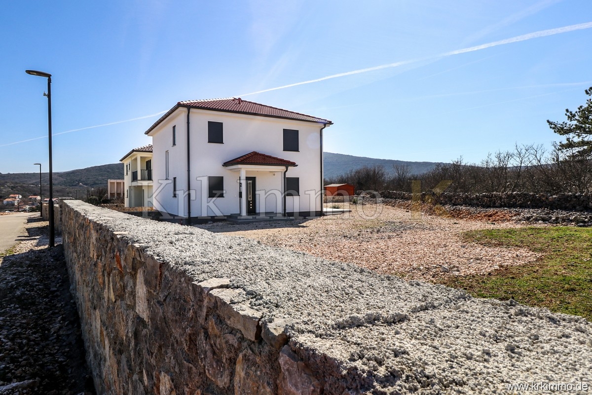 Vrbnik: Samostojna hiša s pogledom na morje, PRODAMO
