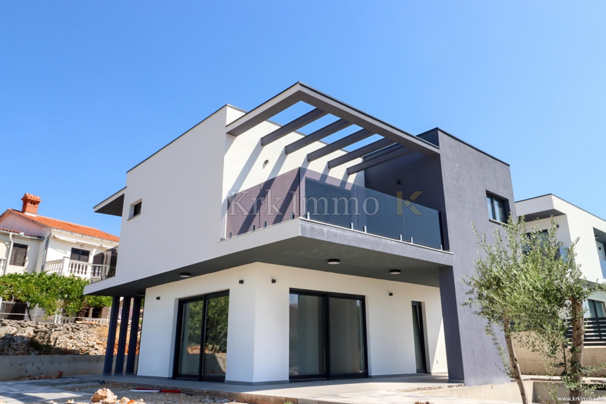 Moderna vila z bazenom in pogledom na morje! Nepremičnine Krk