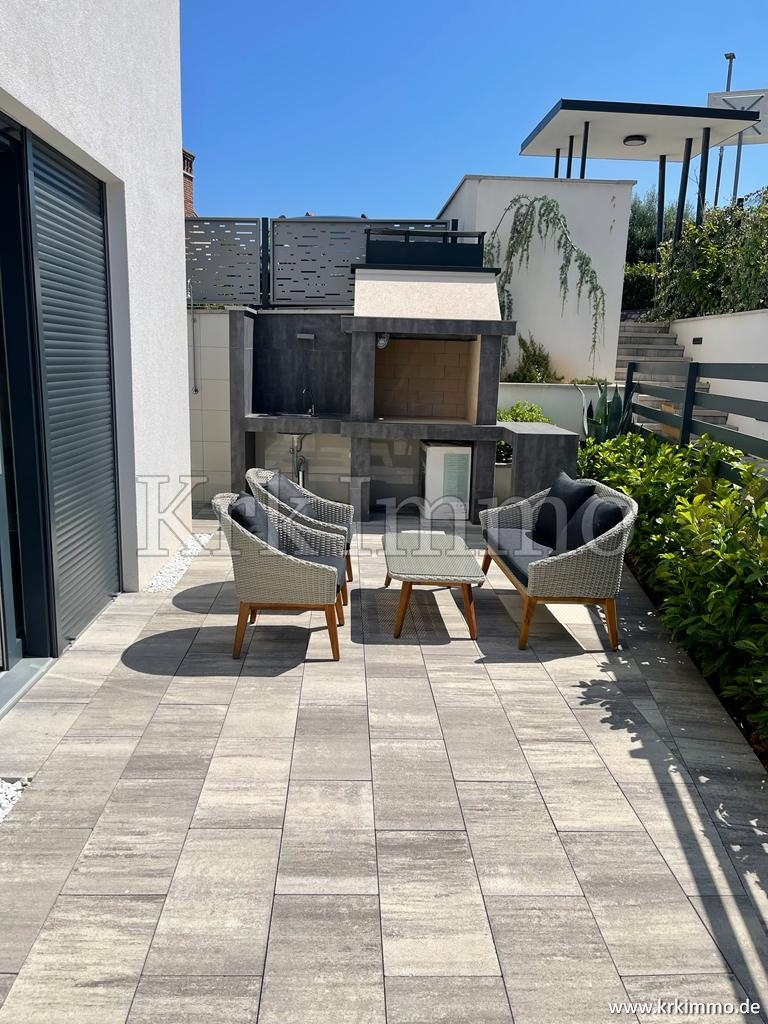 Novi apartmaji le 300m od morja! Novogradnja v mestu Krk