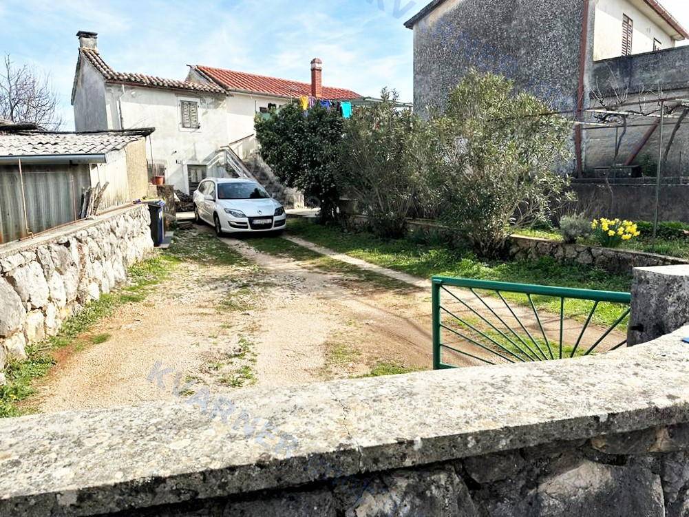 Hiša v okolici Malinske - potrebna adaptacija/rekonstrukcija