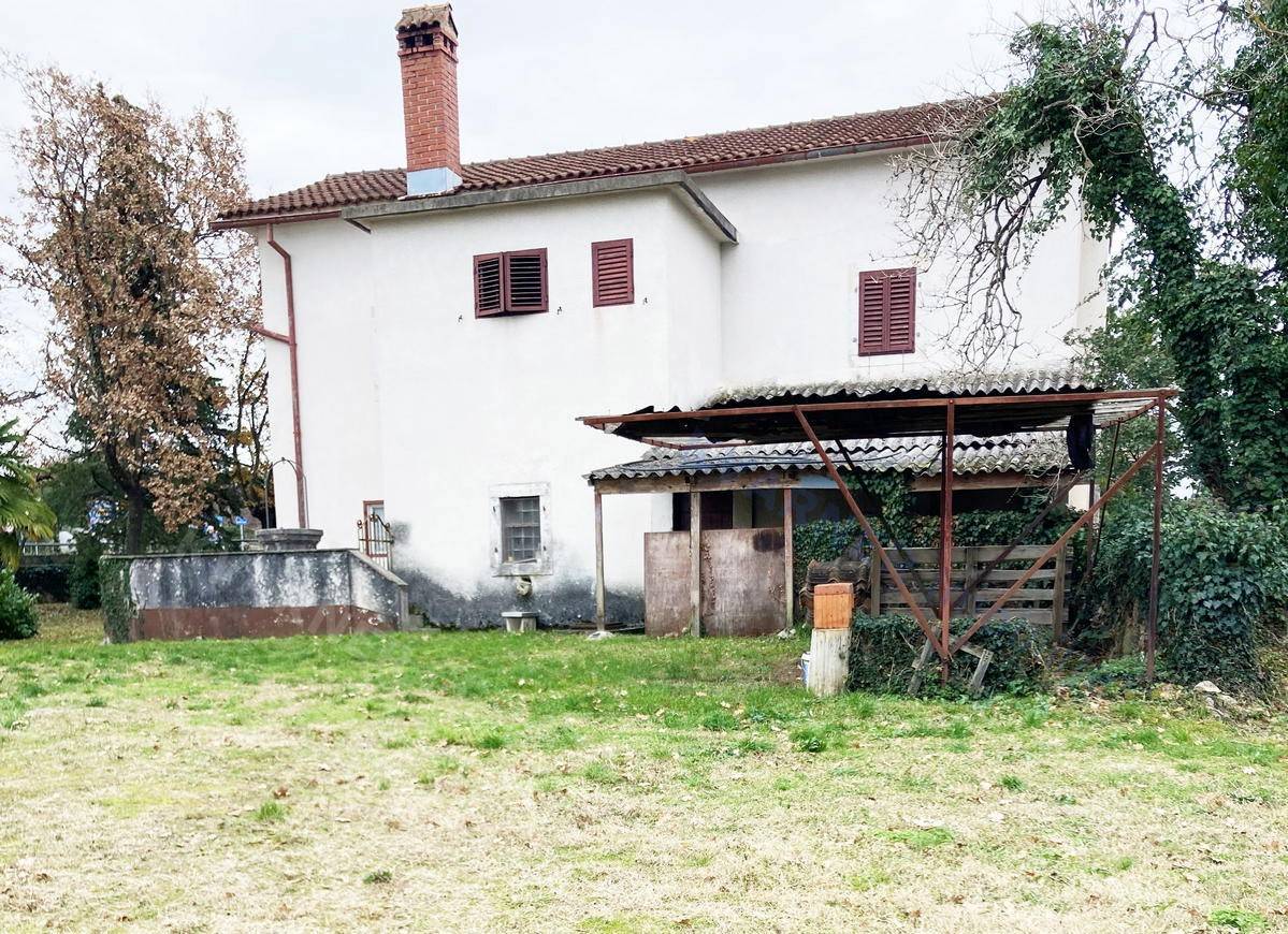 Samostojna hiša z velikim vrtom!