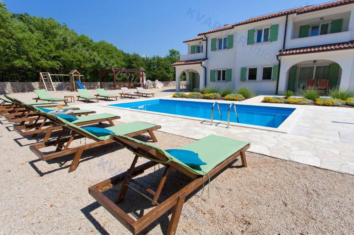 Otok Krk – Luksuzna vila s 3 stanovi in bazenom!