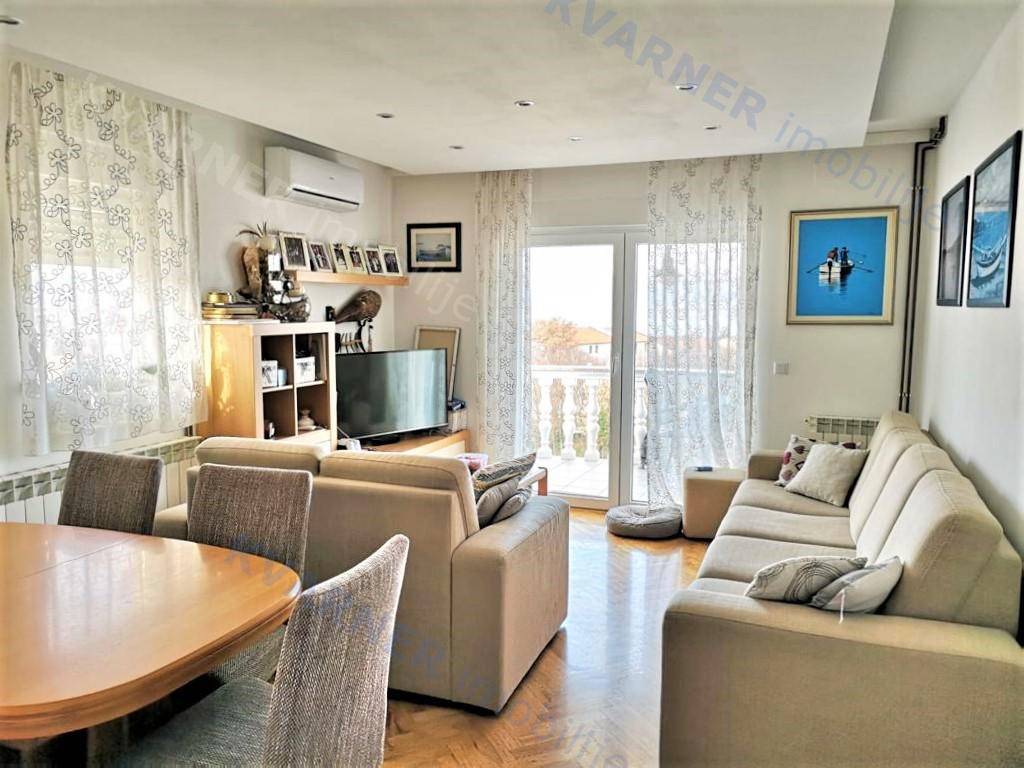 Dvoetažno stanovanje s pogledom na morje!