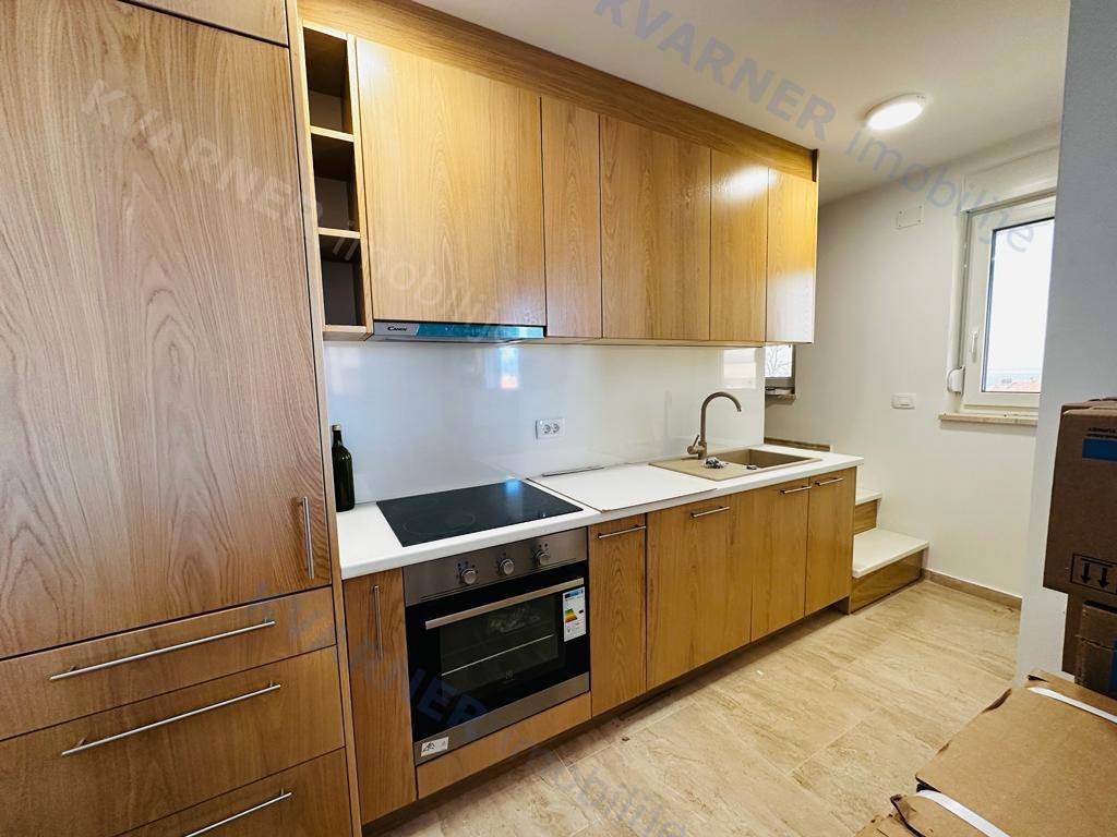 Njivice - Apartma s pogledom na morje in vrtom!