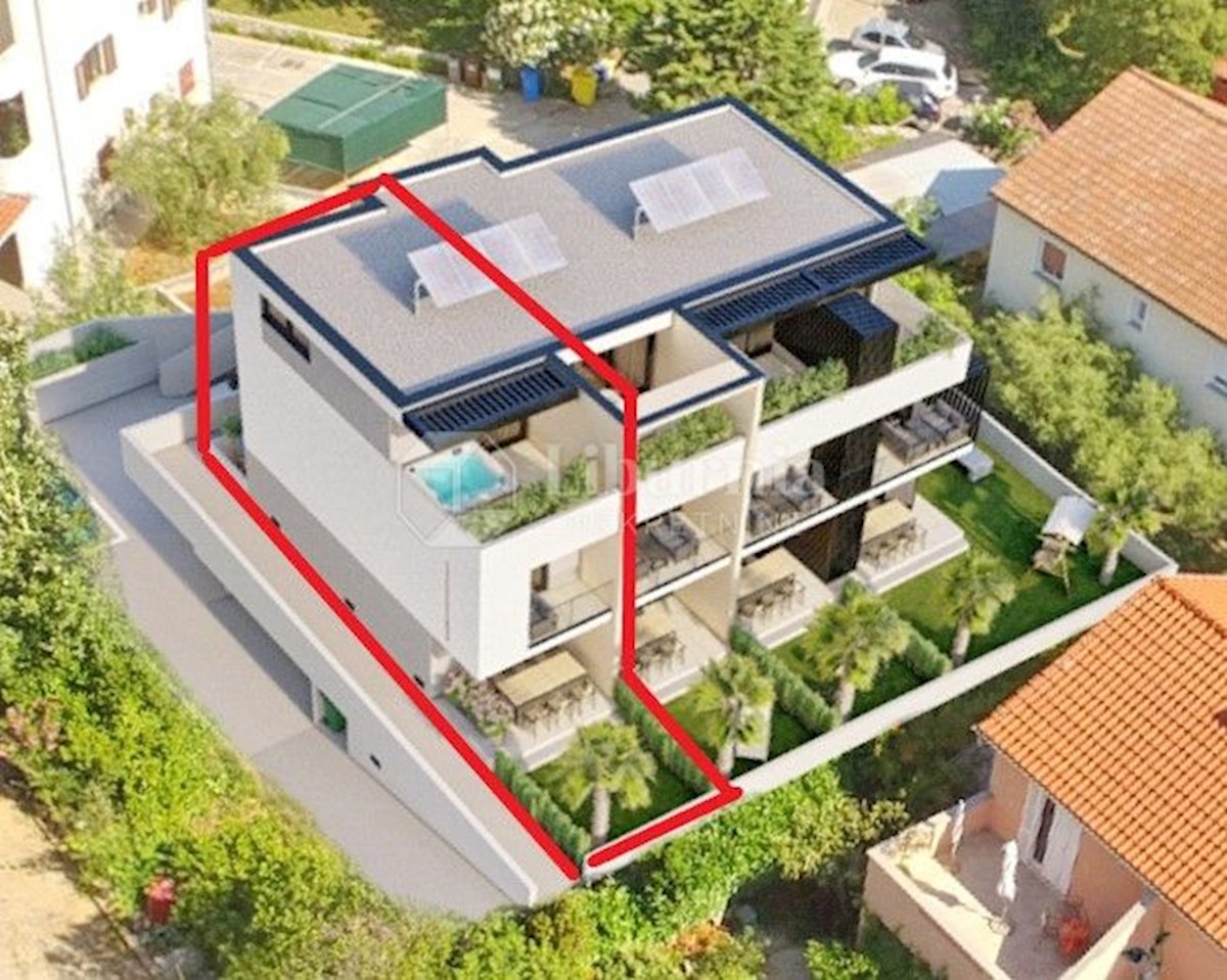 Mesto Krk. Luksuzno trinadstropno stanovanje, 300 metrov od morja.