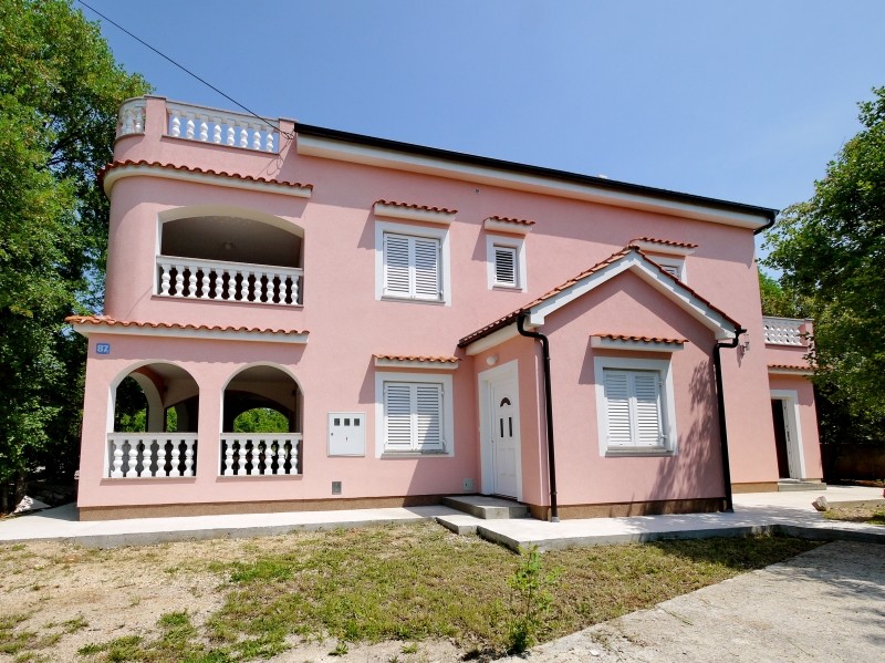 Malinska, novejša samostojna hiša z 200 m2