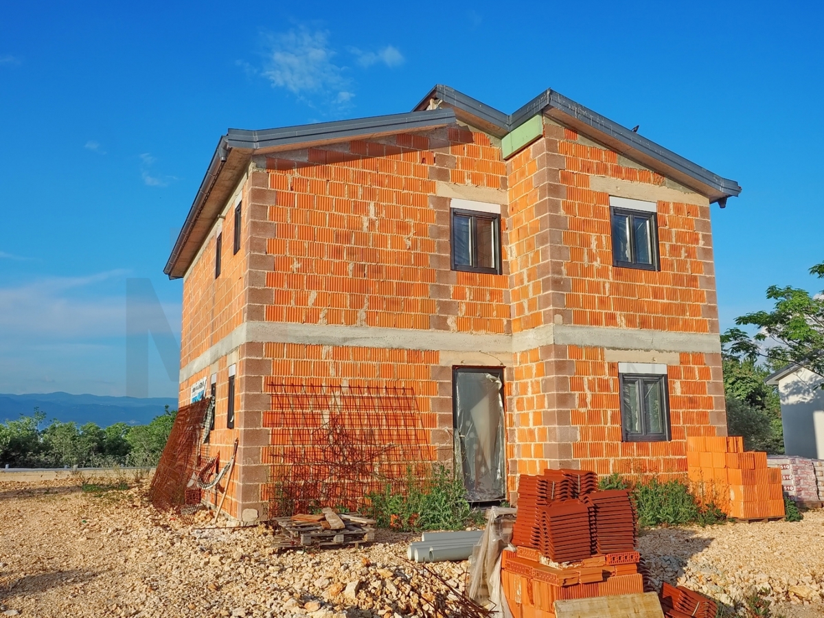 Vrbnik, samostojna hiša v gradnji s čudovitim pogledom na morje, PRODAMO!