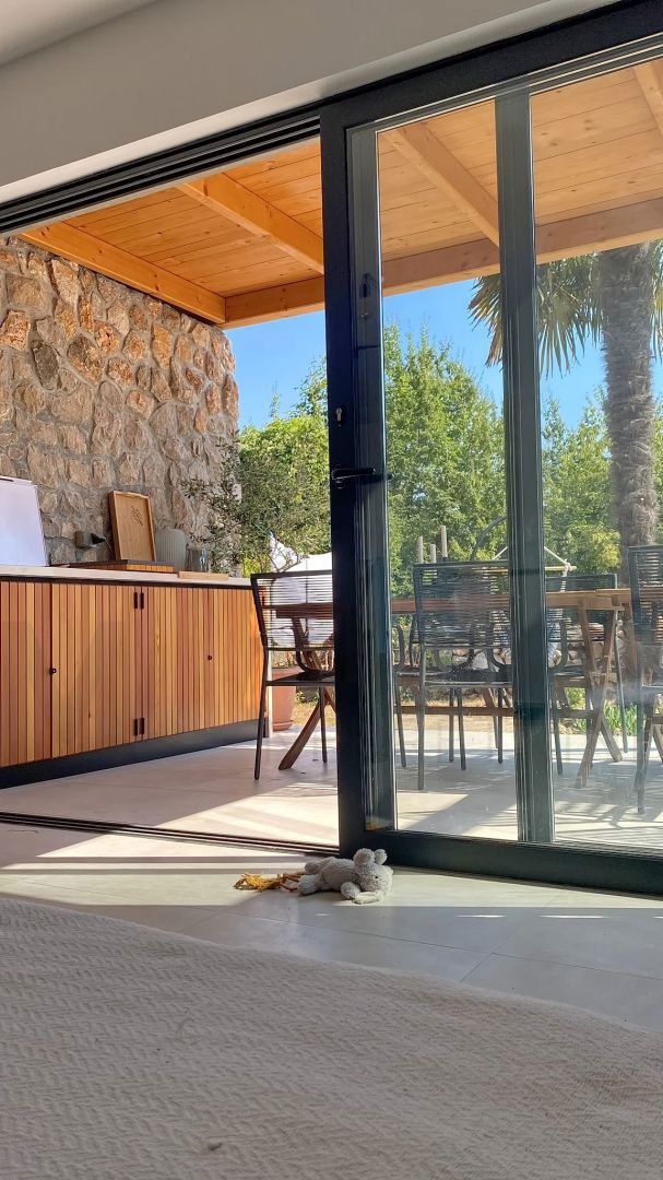 Malinska, enonadstropna hiša s čudovitim vrtom, PRODAMO!