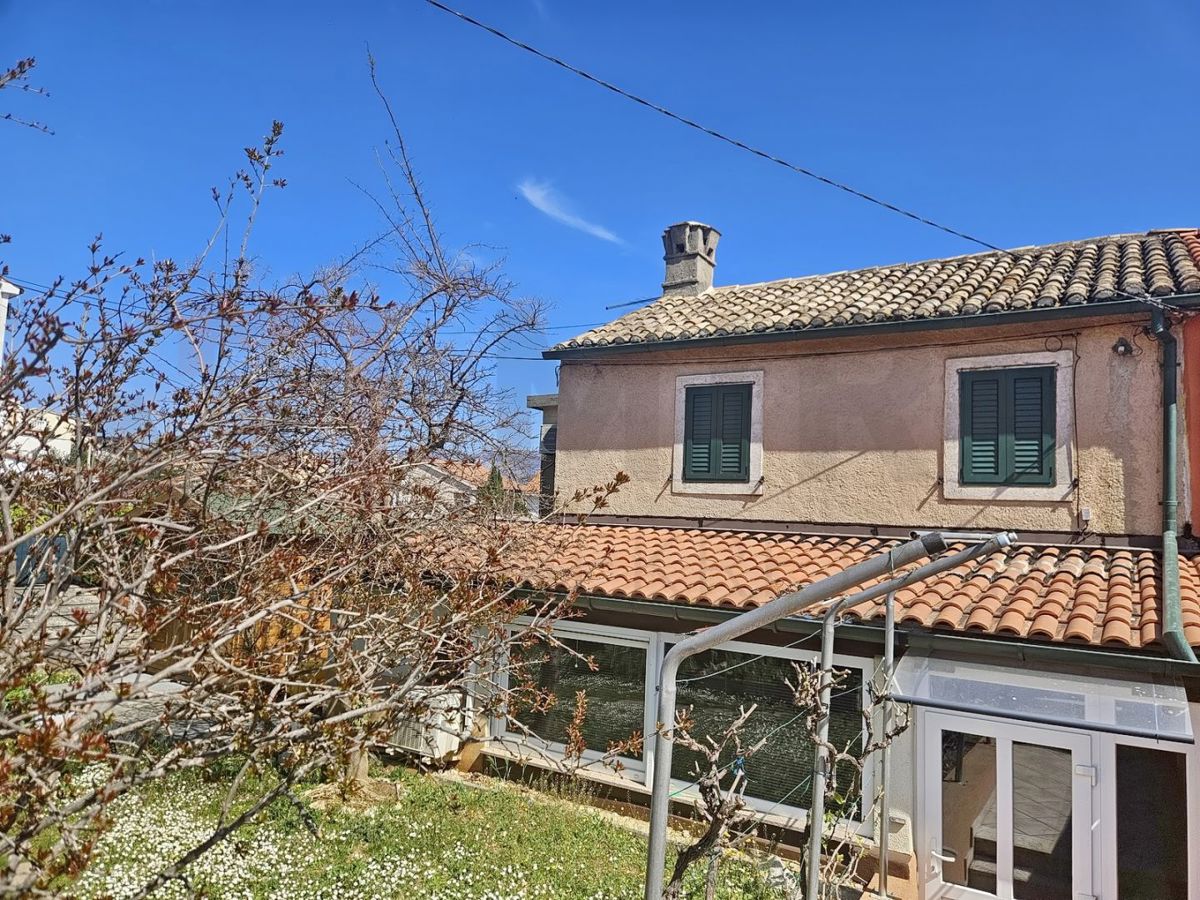 Šilo, stara kamnita vrstna hiša v bližini morja, PRODAMO!