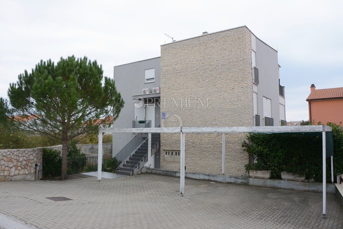 Grad Krk, trosobni dvoetažni stan površine 85 m2!