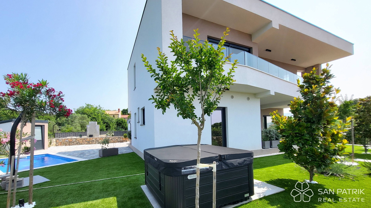 Mesto Krk - Moderna vila z bazenom in pogledom na morje