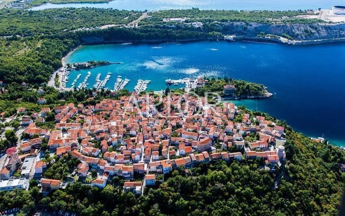 Hiša Omišalj, 220m2