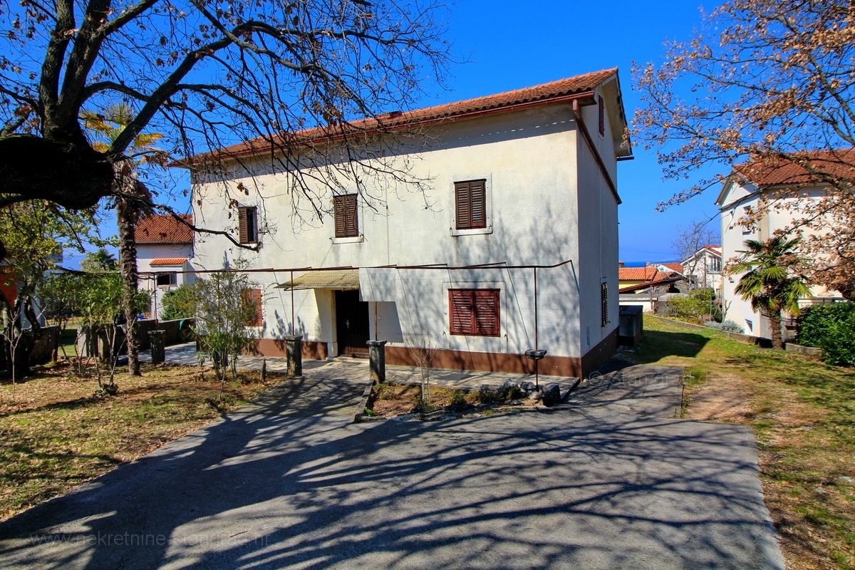 Malinska, stara kamnita hiša z velikim vrtom za prenovo