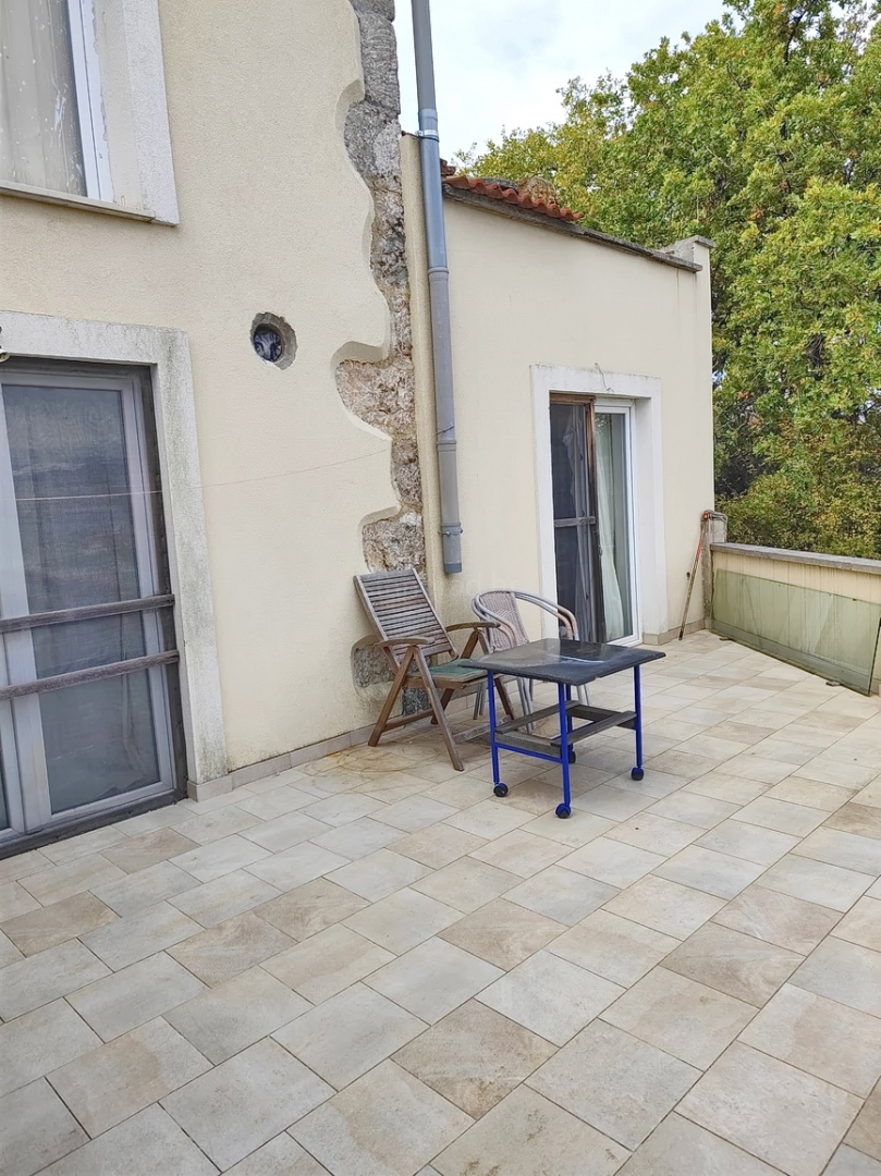 Okolica Vrbnika, kamnita hiša s pogledom na morje in vrtom!