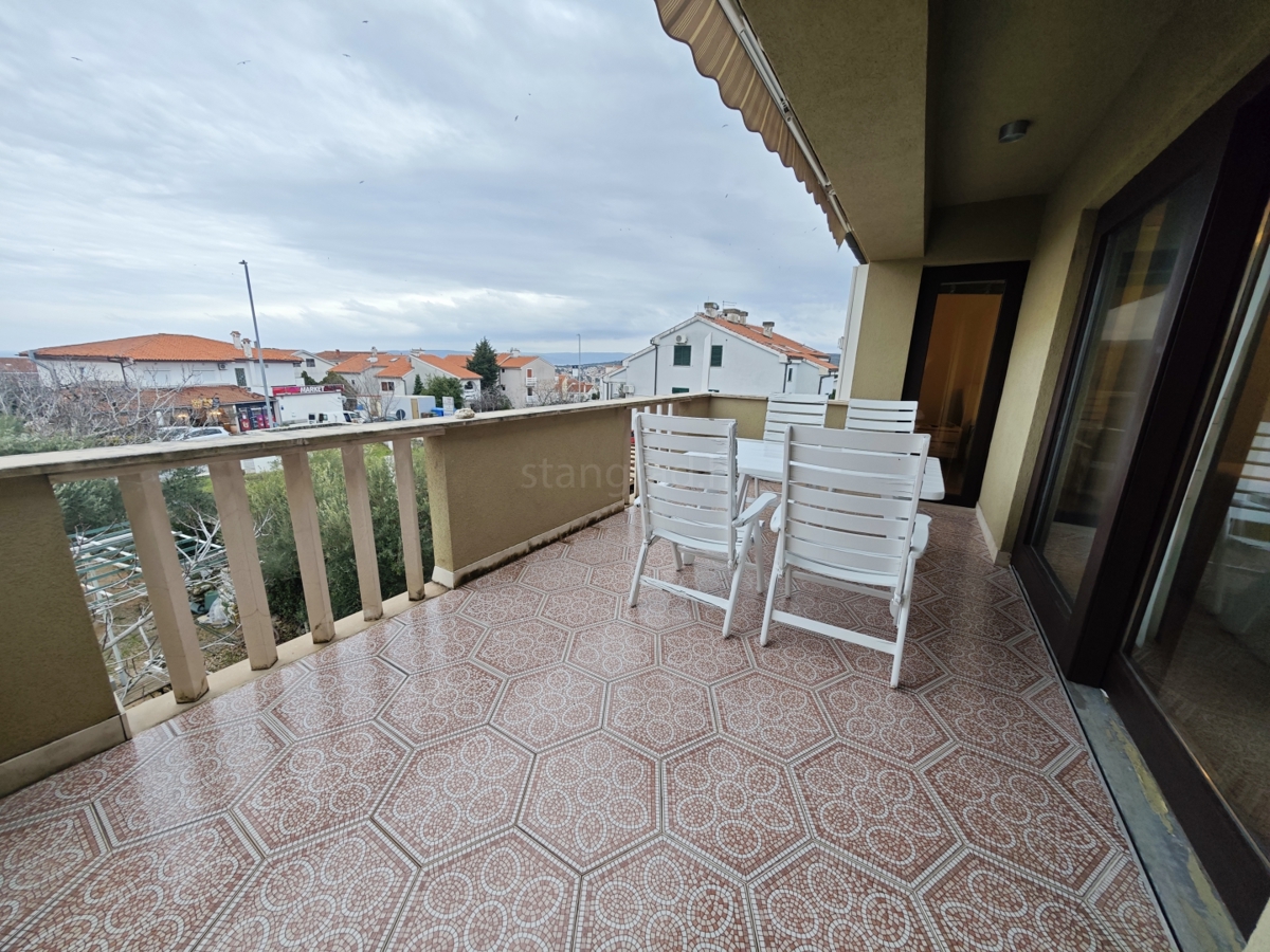 Krk, samostojna hiša z velikim vrtom in bazenom!