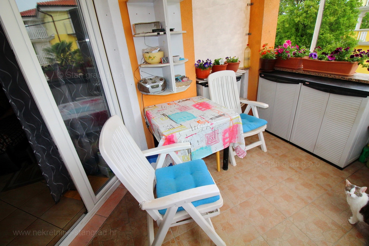 Malinska, okolica, stanovanje v 1. nadstropju z vrtom in še eno mansardno stanovanje v nedokončani fazi